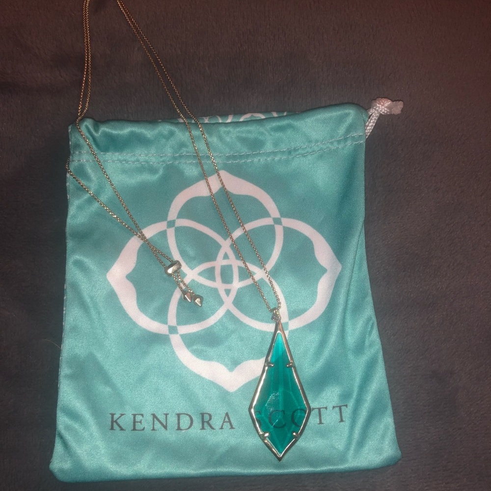 Kendra Scott necklace